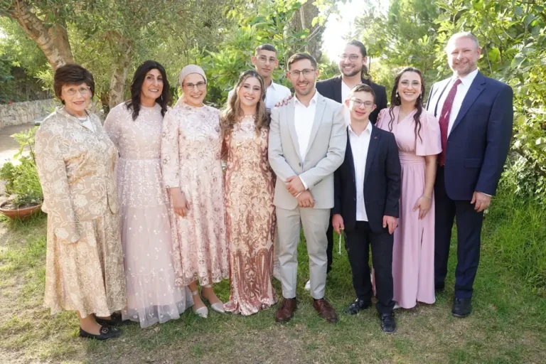 צילום משפחתי בחתונה בגן